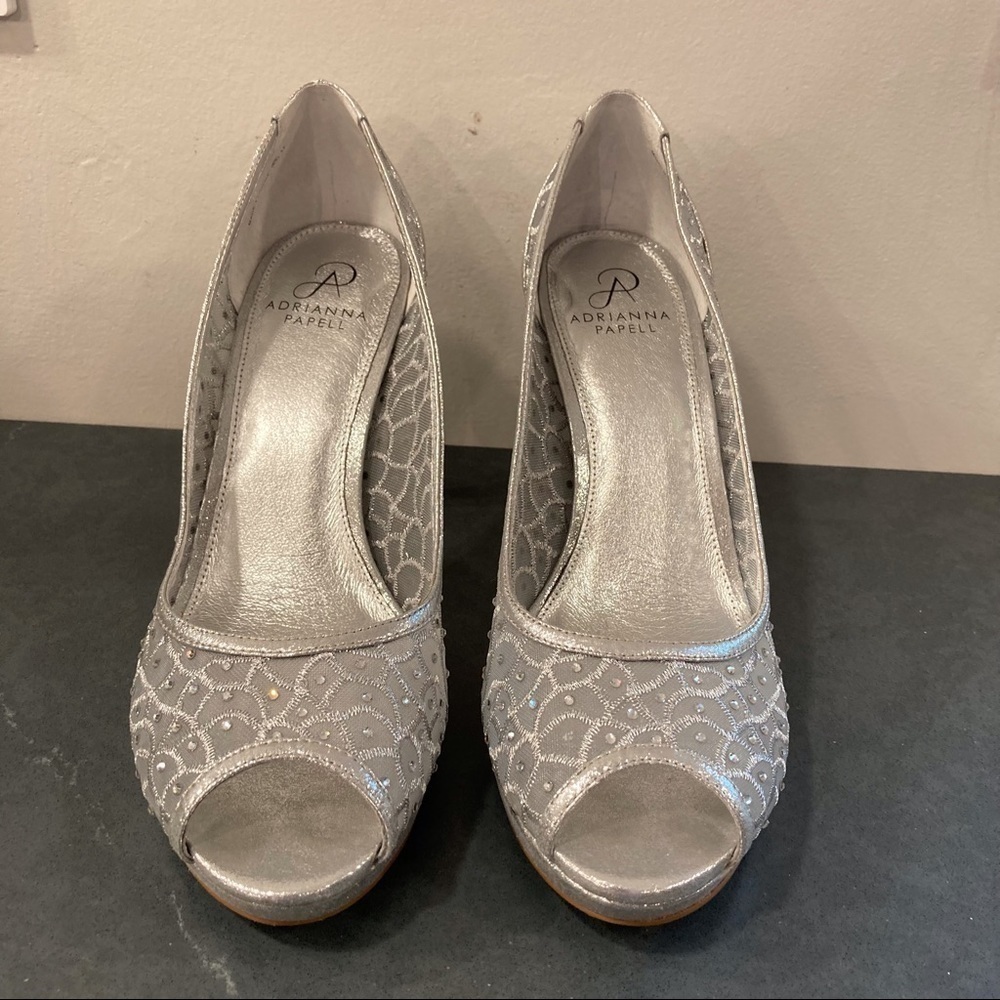 Adrianna Papell sz 11 Geslyn silver rhinestone heels and clutch set - Picture 3 of 15